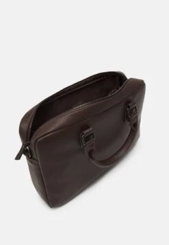 Pier One Funda Para Portátil - Dark Brown 9 Pier One Funda Para Portátil - Dark Brown -Pier One Tienda 0a97e5f7e5e241b99baafcbc2ae5120b