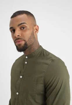 Pier One Muscle Fit Stand- Camisa - Oliv -Pier One Tienda 259eaf52e4d4427a96fee394df68933f