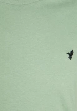 Pier One Birdie - Camiseta Básica - White/Off-White/Green -Pier One Tienda 2a1a410af7cd48c8a33cf2fb7890fb58