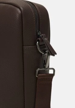 Pier One Funda Para Portátil - Dark Brown 10 Pier One Funda Para Portátil - Dark Brown -Pier One Tienda 42042b196fd74712af98535879b418f6