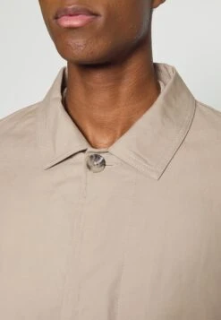 Pier One Commuter Coat- Abrigo Corto - Tan -Pier One Tienda 64e4c0abaebf41b497d5537b02c36b22