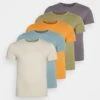 Pier One 5 Pack - Camiseta Básica - Orange/Dark Blue/Green -Pier One Tienda 90b78c53f04f4dc081666ac8ae3ca1ec