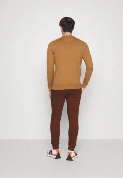 Pier One 2 Pack - Pantalones Deportivos - Dark Brown/Black -Pier One Tienda 994bb4a4696a4095ace27240f693a155