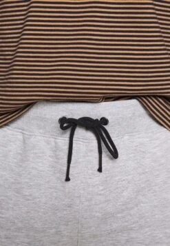 Pier One 2 Pack - Shorts -Light Grey /Black 10 Pier One 2 Pack - Shorts -Light Grey /Black -Pier One Tienda c4d577d8c6314b53bc4b281d9e735af0