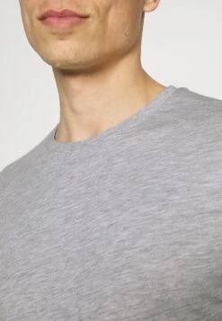 Pier One 2 Pack - Camiseta De Manga Larga - Dark Blue/Mottled Grey 13 Pier One 2 Pack - Camiseta De Manga Larga - Dark Blue/Mottled Grey -Pier One Tienda cd6ec0e4a5ce4da2ad93f26320d69450