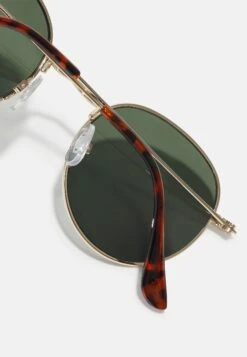 Pier One Unisex - Gafas De Sol - Gold-Coloured/Green -Pier One Tienda e92d3af19b37403e9750478796cb172c