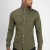Pier One Muscle Fit Stand- Camisa - Oliv 2 Pier One Muscle Fit Stand- Camisa - Oliv -Pier One Tienda f44273a00487432caffdf4cd66e29e7b